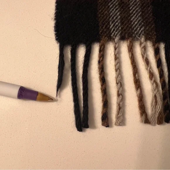 Burberrys London Cashmere Scarf – Classic Plaid Check - Picture 5 of 5